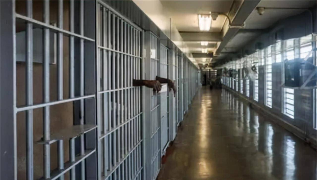 广西矿王"越狱"后成云南首富:减刑16年,牵出16人监狱腐败窝案