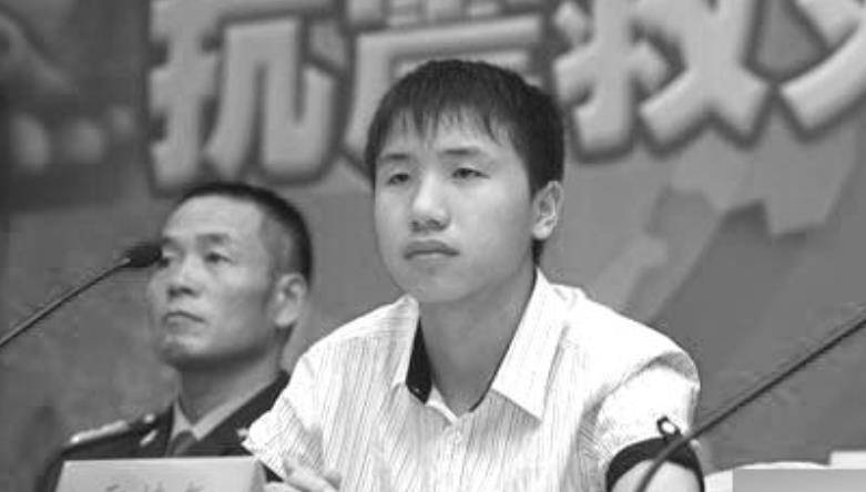 汶川地震时,初三少年拼死救出师生成为英雄,如今却沦为阶下囚_雷楚年