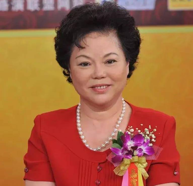 江西"酱鸭女王":41岁下岗,靠酱鸭起家,年赚2.75亿,凭啥?