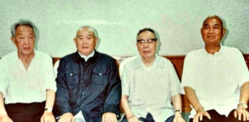 他曾担任26军政委,被开除党籍,每月发放200元生活费_程世清_职务_时期