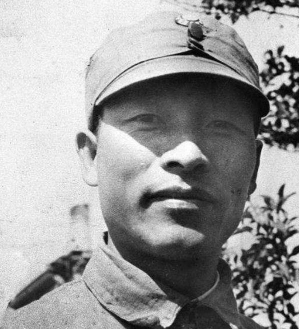 江西老妇参观烈士陵园,却发现墓碑刻着自己名字,身份曝光引轰动