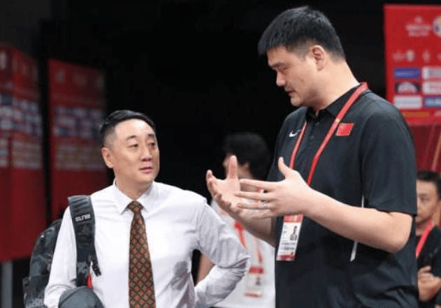 姚明背离初衷,巩晓彬锁定山东男篮帅位,男篮96黄金一代助力_郭士强_小