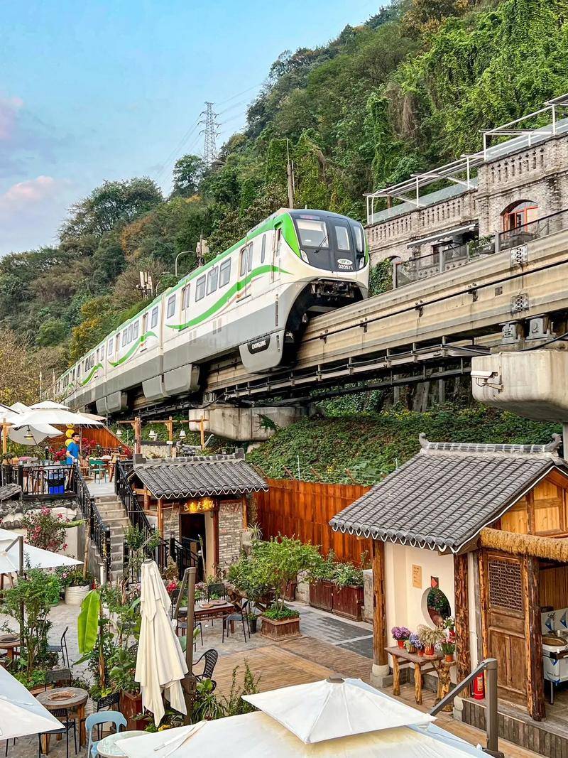 重庆六天五晚深度游最佳路线,专业导游带你领略重庆风情