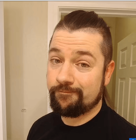 陪审团开始审理一名拉斯维加斯前警官,她被指控谋杀其前女婿_肖恩·