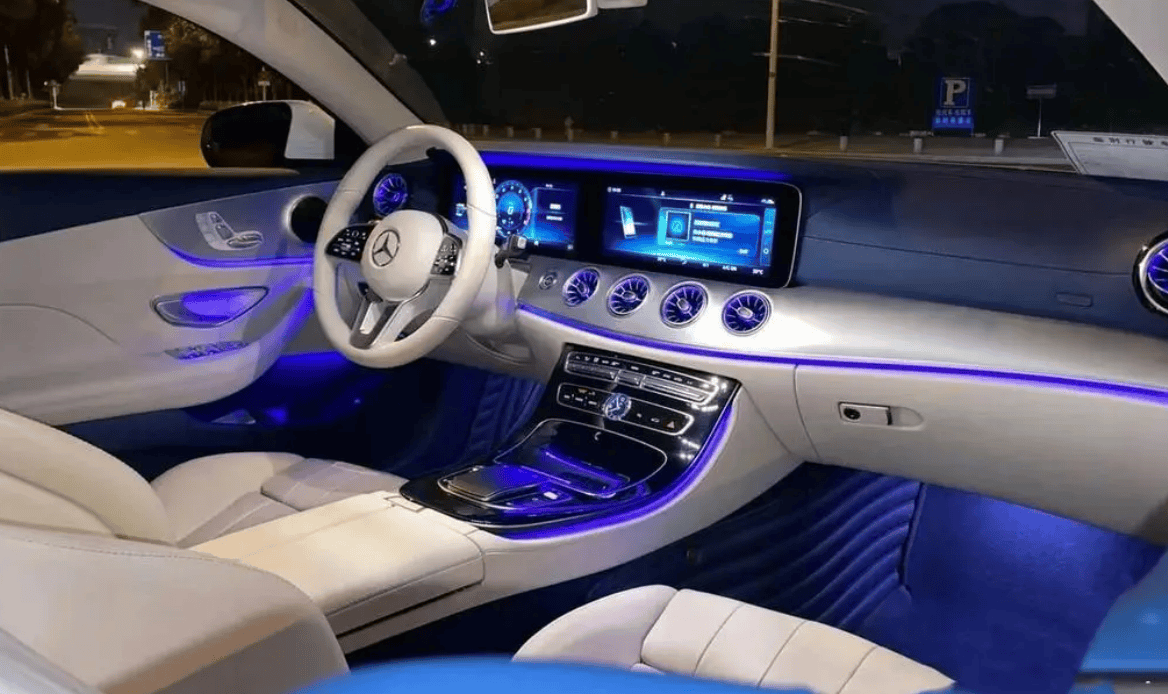 奔驰e300:优雅与力量的完美融合,这内饰谁看谁不迷糊