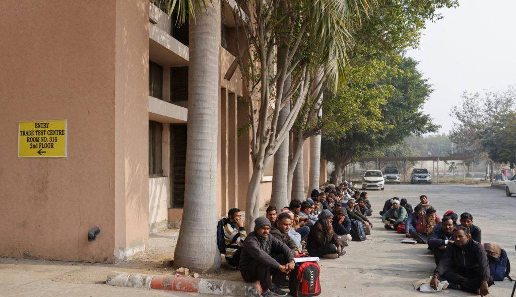 印度劳工海外求生记:国内失业困境下的无奈选择