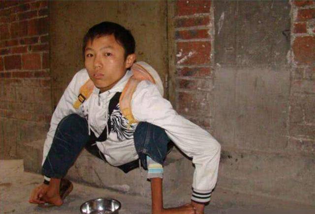 12年前汶川大地震,那位捐款185元的小乞丐,如今现在过