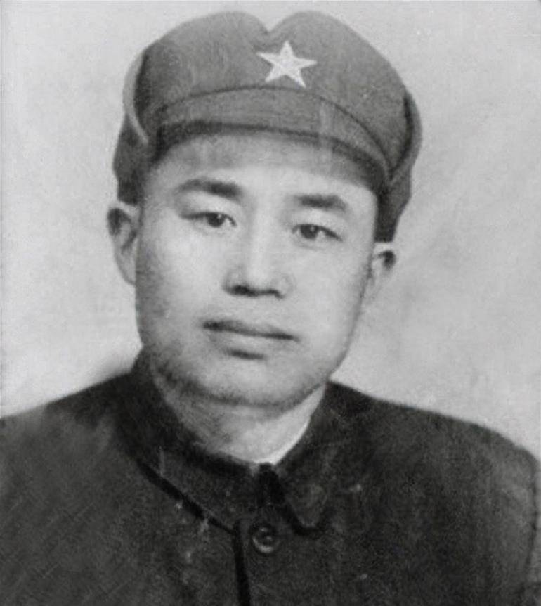 图|中华人民共和国公安部原副部长,中将王近山于是180师全体将士督