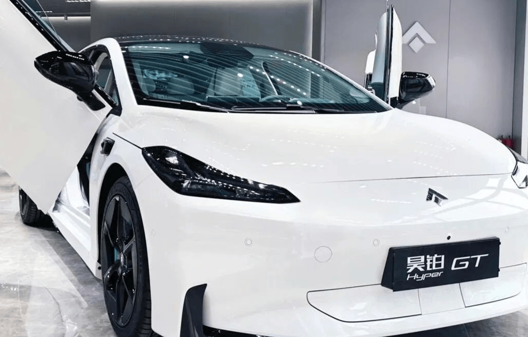 还看啥特斯拉,续航710km国产车才19万,剪刀门轿跑4.