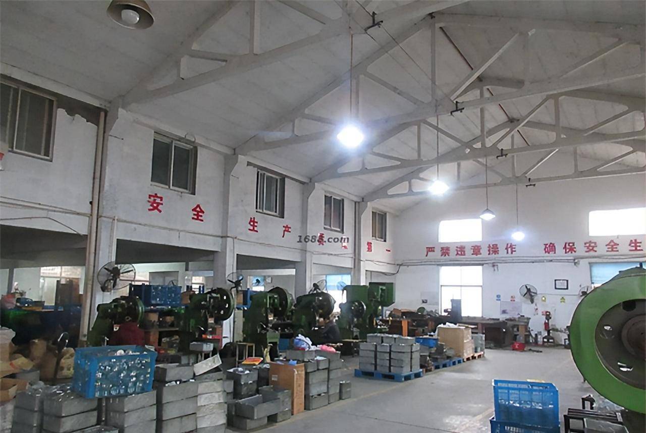 原创华西村"最美书记"吴仁宝葬礼,带领全村致富,上万群众含泪送别