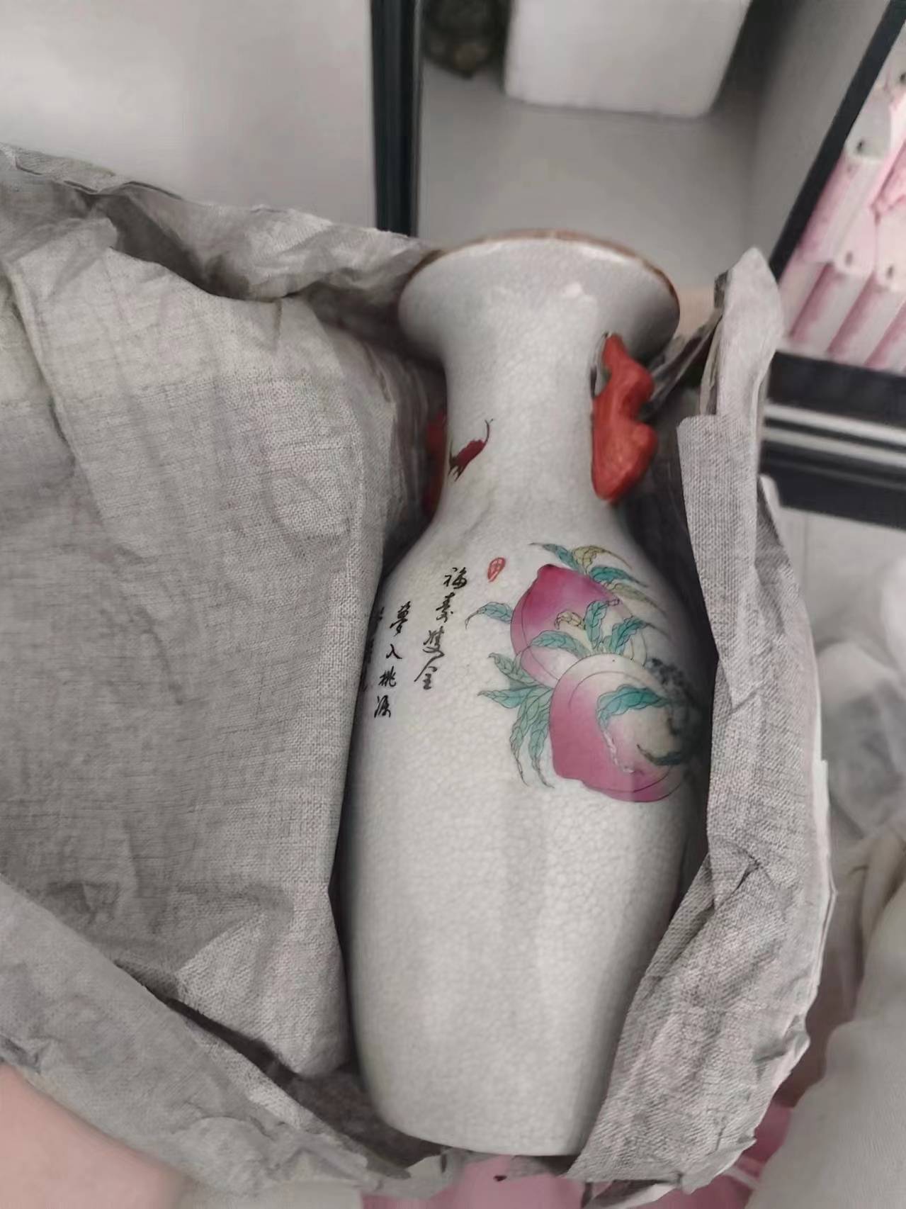 粉彩团凤纹哥釉赏瓶