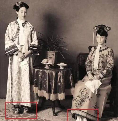 清朝皇妃,为啥都要穿走不稳的"花盆底"鞋,原来是为了方便皇帝