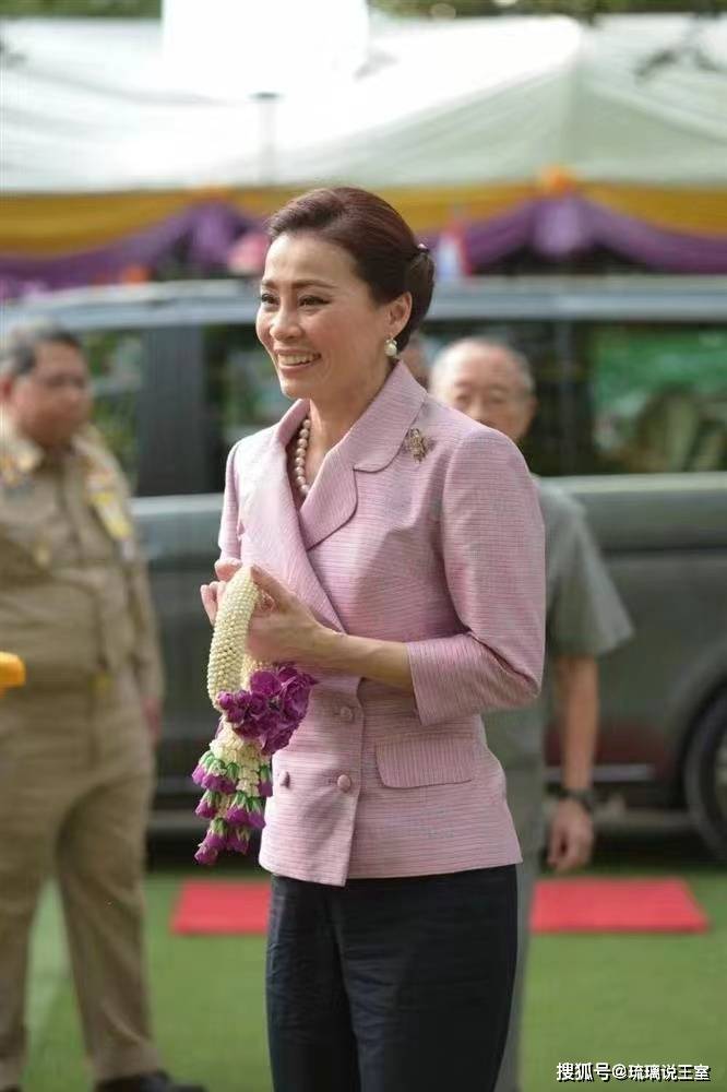 泰国王后苏提达成功阻击二王妃野心,稳居王后位置,成为后宫重要角色