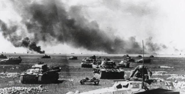 人类史上最大的坦克战,双方出动近8000辆坦克,坦克残骸铺满战场