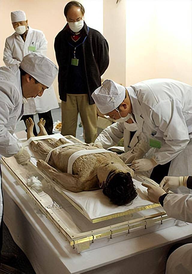 千年不腐女尸,证实《盗墓笔记》里说的尸毒真实存在?震惊全世界