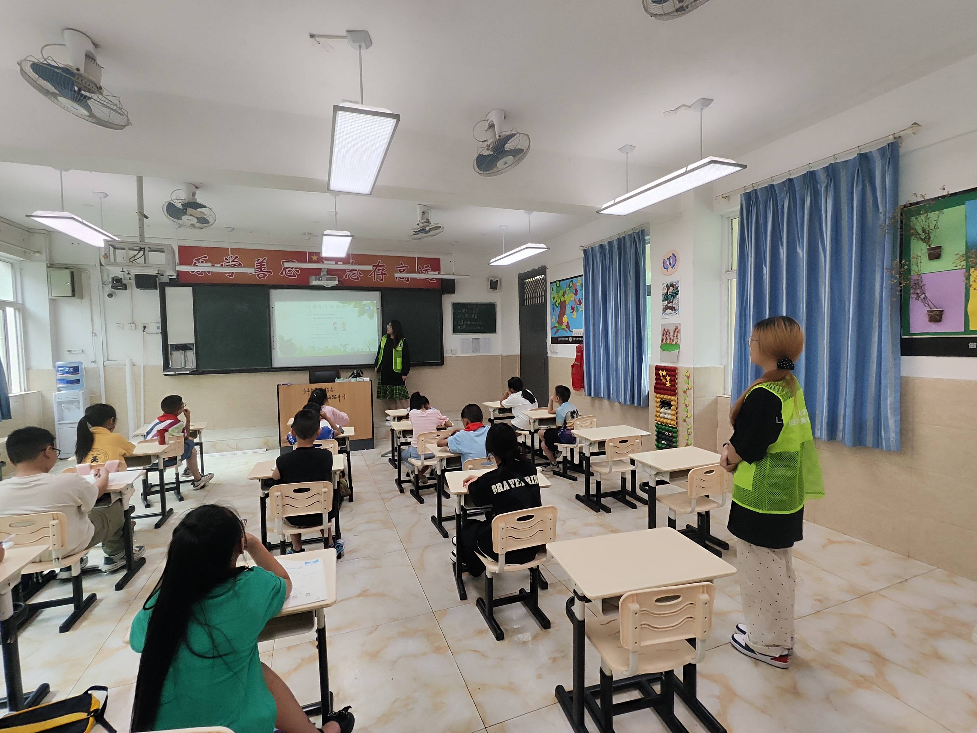 绿色科技点亮未来,知识启蒙走进彭州白鹿小学