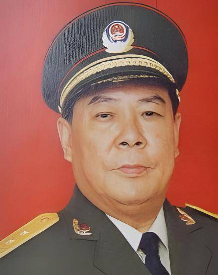 他曾担任武警部队司令员,是武警部队第一位上将,如今已经90岁了