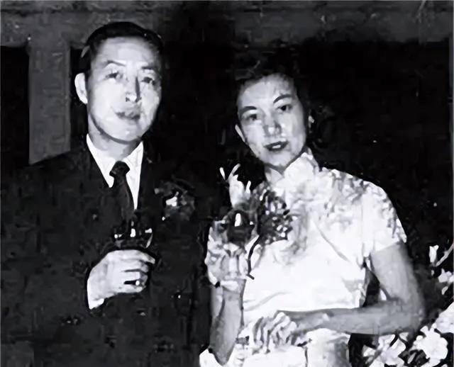 唐纳:蓝苹的前夫,解放前突然出国,晚年解释:不走恐难活命