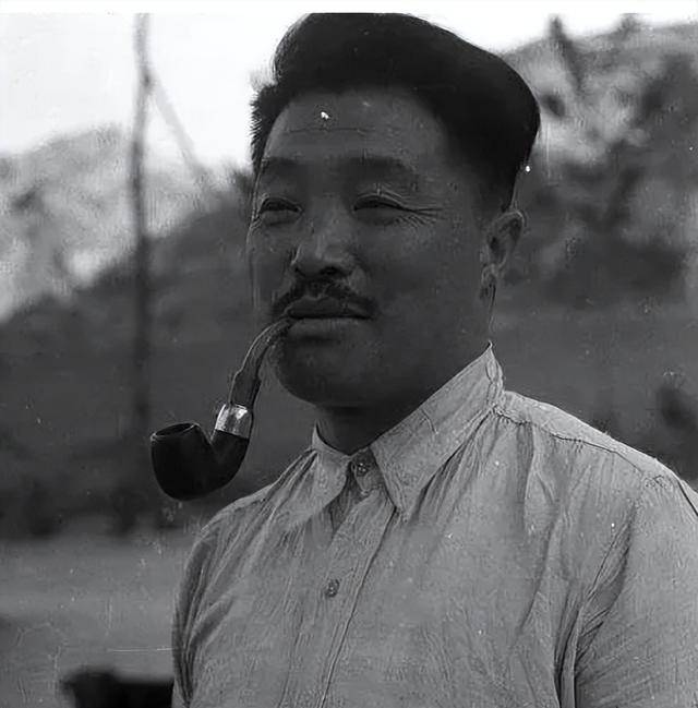 1943年,朱德儿子朱琦向抗大女学员示爱,女学员:你们家官太大_刘从珍