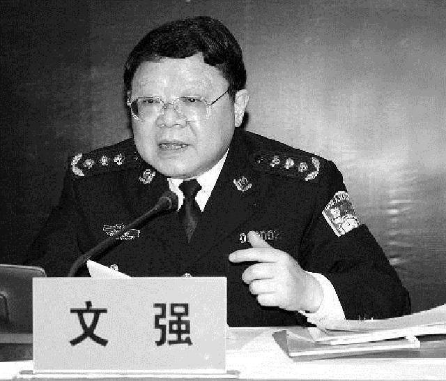 "中国第一悍匪"张君,6年杀26人劫财600万,5个情妇4个被判死刑
