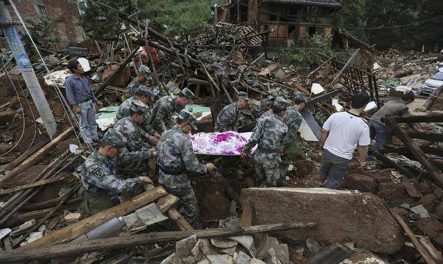 2008年汶川地震:四川一小伙救下以色列女孩,女孩为道谢苦寻13年