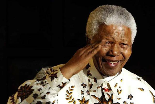 46岁被判无期,72岁出狱,与妻分离21年:曼德拉被肤色裹挟的一生
