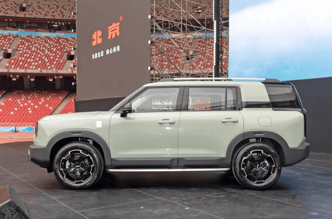 最便宜的"方盒子"suv!造型硬朗不输大g,9.99万能入门_搜狐汽车_搜狐网