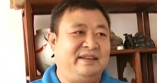 2003年,青岛大哥捡到熊猫奇石,有人出价百万也不卖_林先生_石头_崂山