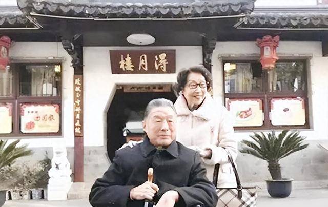 在外漂泊半生,71岁回上海老宅,发现门匾中有惊喜_杜美如_姚玉兰_女儿