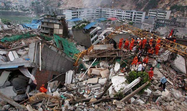 汶川地震中的"总理让路女孩":今已上高中,梦想是去央音