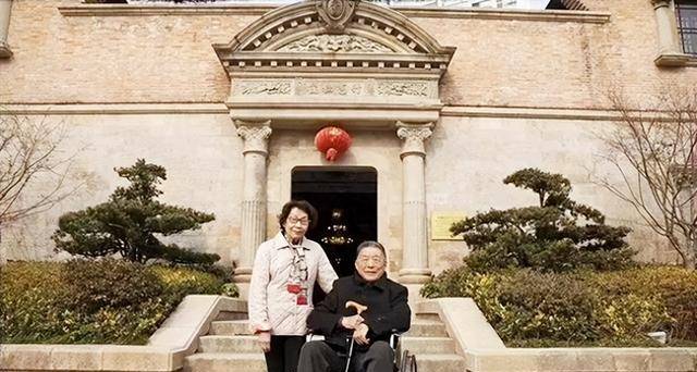 在外漂泊半生,71岁回上海老宅,发现门匾中有惊喜_杜美如_姚玉兰_女儿