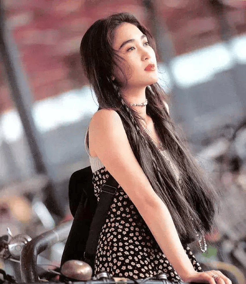 17岁自愿演"三级片",34岁嫁豪门19年不生子仍被宠上天,她凭啥_温碧霞