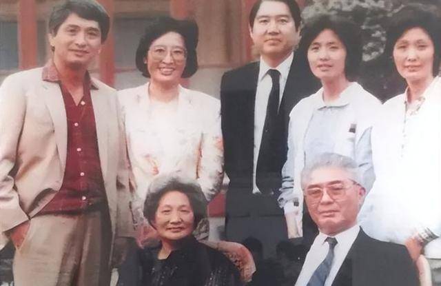 长大后,荣智婉还嫁给了澳门商人马万祺的儿子马有恒