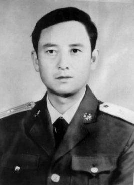 十六军的英烈人物出了不少,但作为十六军的第一任军长,尹先炳的经历却