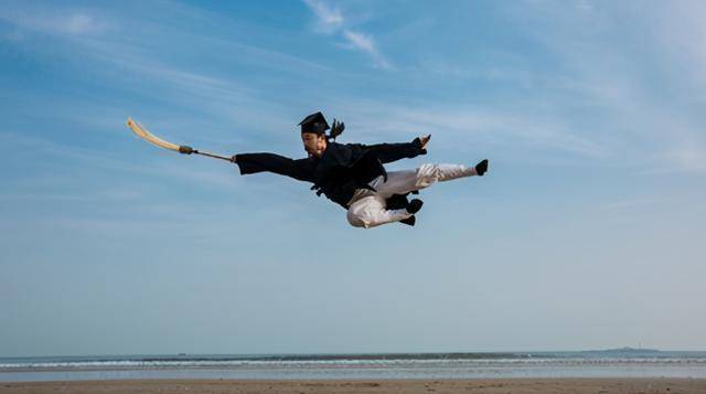 "轻功第一人"陈师行:4米高墙一跃而上,2公里路跑完只需5分钟