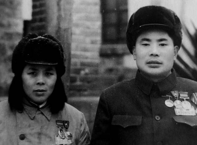 19兵团在司令员杨得志率领下,10万大军兵分三路攻向宁夏省境,向马鸿逵