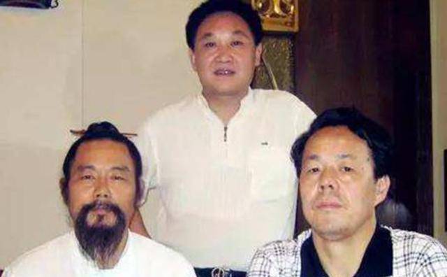 "气功大师"张宝胜:中科院现场表演"隔空取物",露馅逃跑尴尬至极