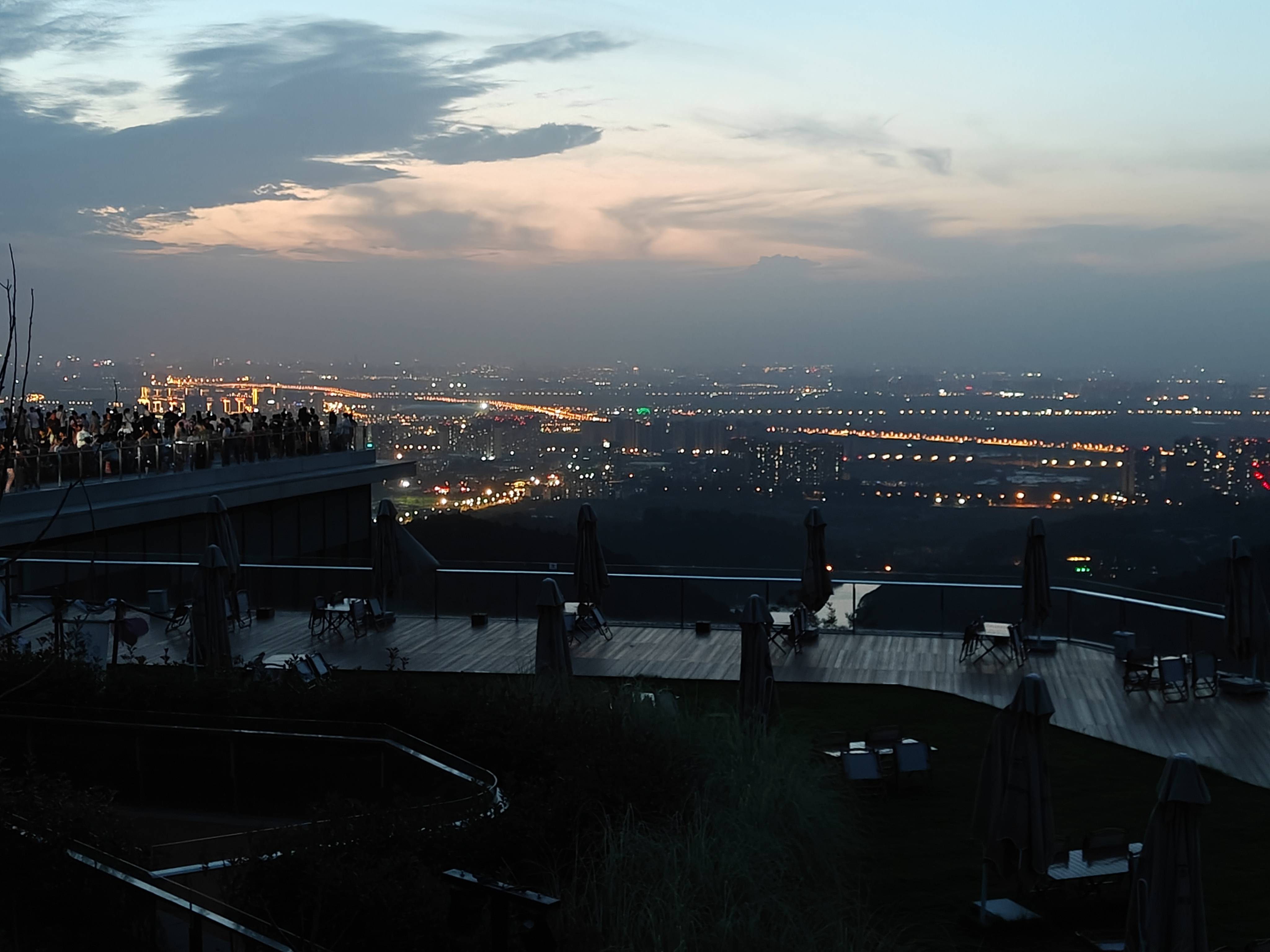 龙泉山夜景图片