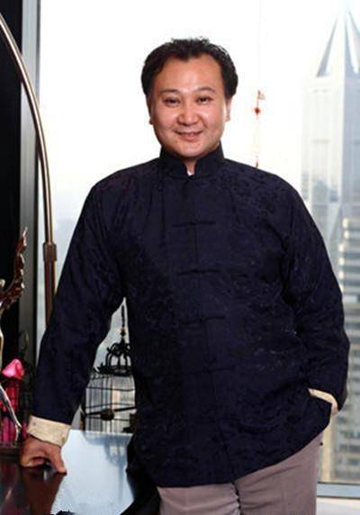 孔子第79代传人,长相英俊帅气,母亲是性感迷人的女星!