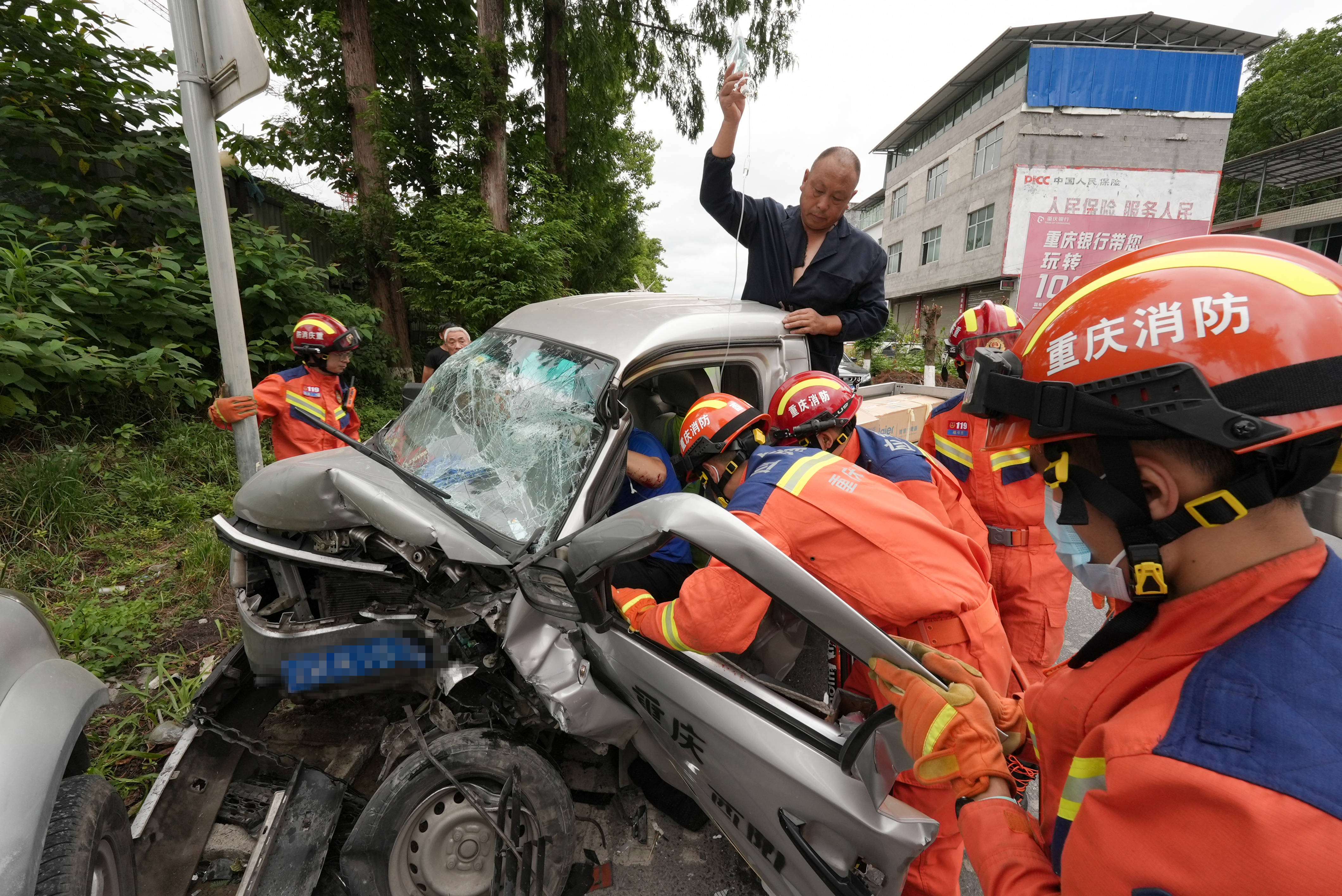 车祸报警电话图片