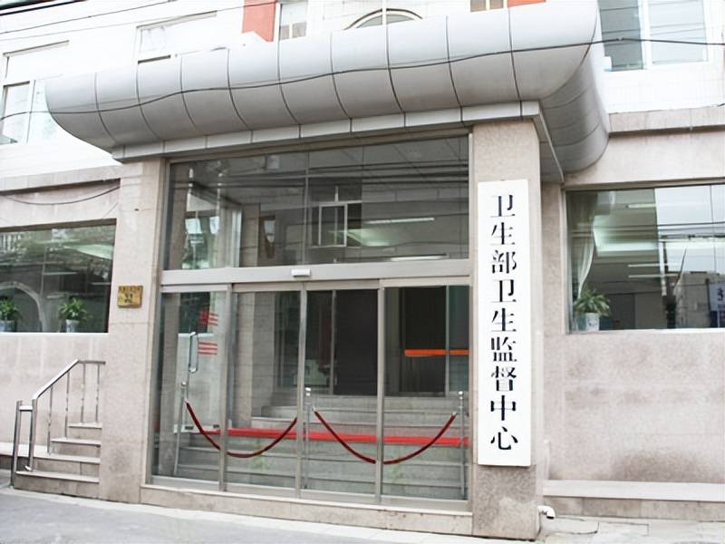 他58岁任卫生部第八任部长,官至少将衔,5年后却为何被免职?