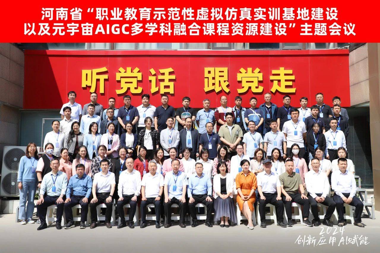 中央电化教育馆研究员,中国教育技术协会学术委员会常务副主任刘雍潜
