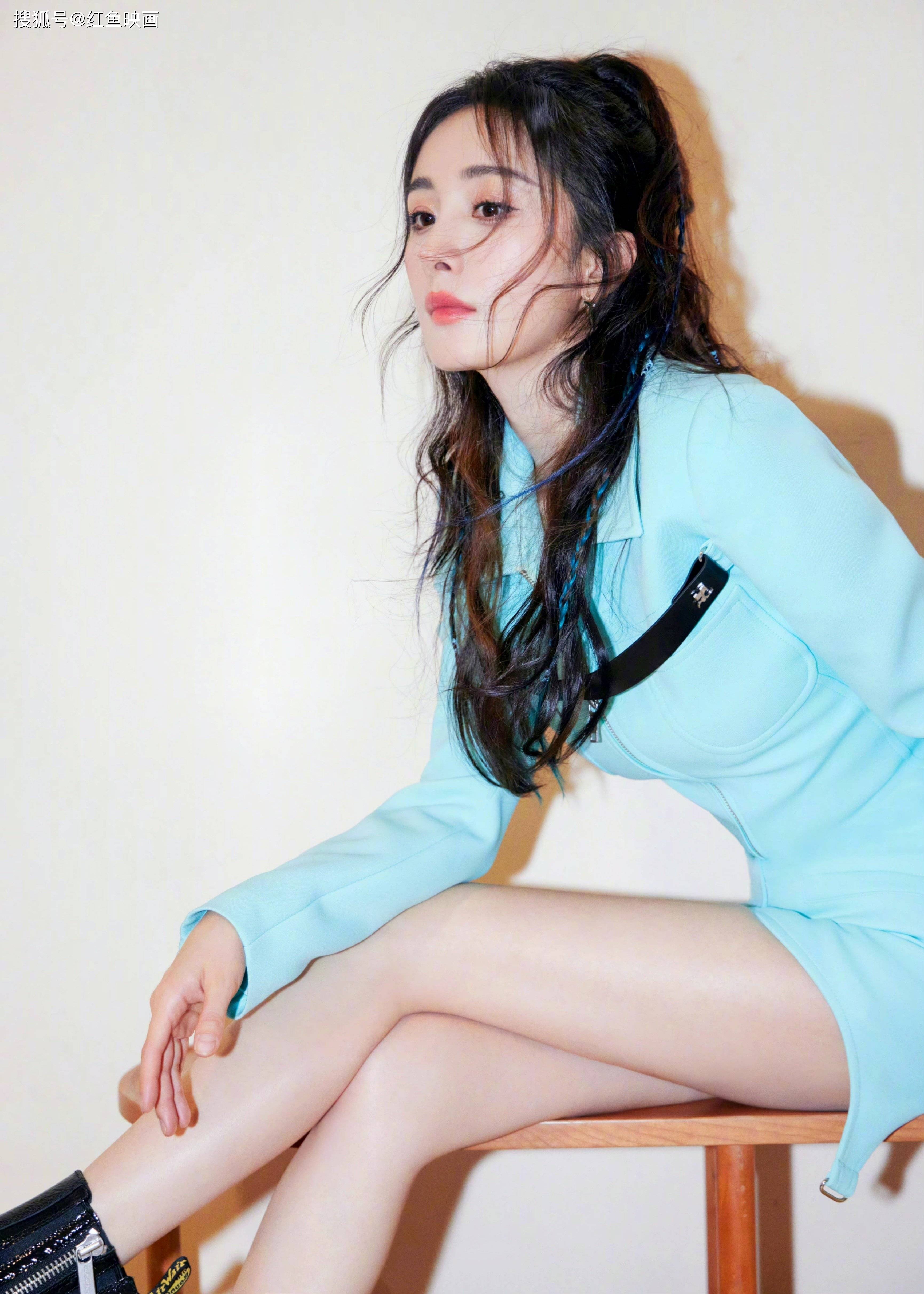 杨幂淡绿色短裙 写真