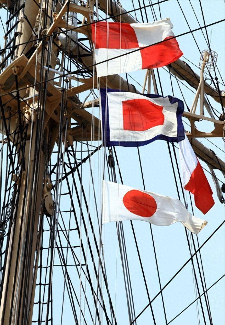 中国军舰试航,为什么要挂"日本国旗"?航海员:这可有大用处
