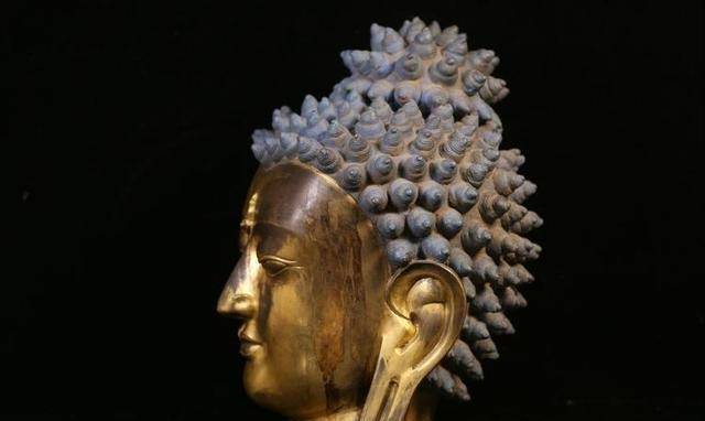佛界中,佛祖的面容具备三十二相,肉髻便是其独特且核心之相