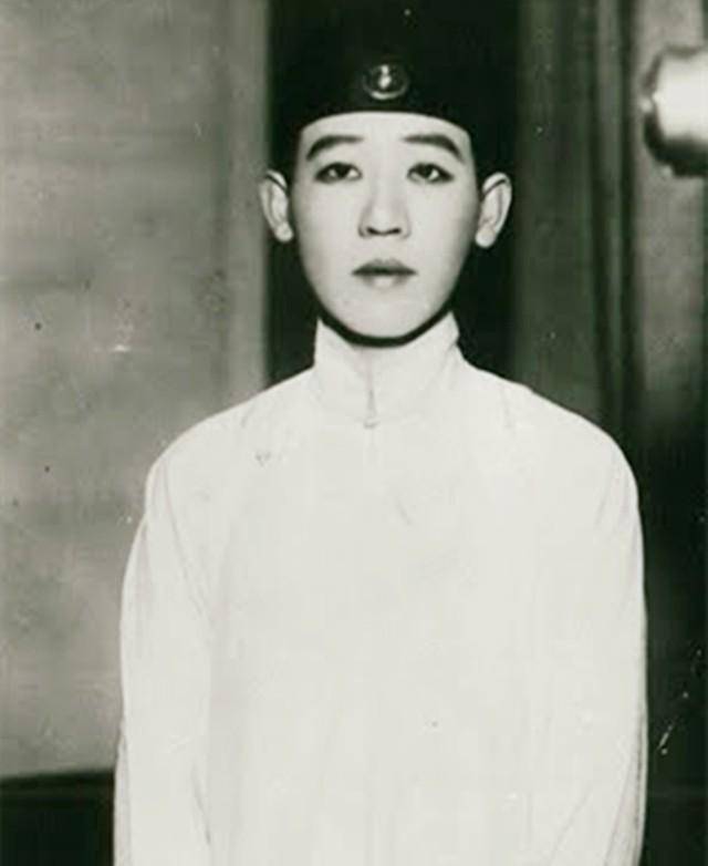 宁死不招,戴笠上前说了2句话,她立马招供_日本_父母_爱新觉罗·溥仪