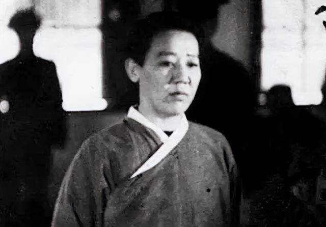 宁死不招,戴笠上前说了2句话,她立马招供_日本_父母_爱新觉罗·溥仪