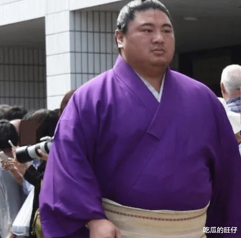 日本最惨相扑手:被漂亮的妻子虐待,对方出轨还想分他5亿家产