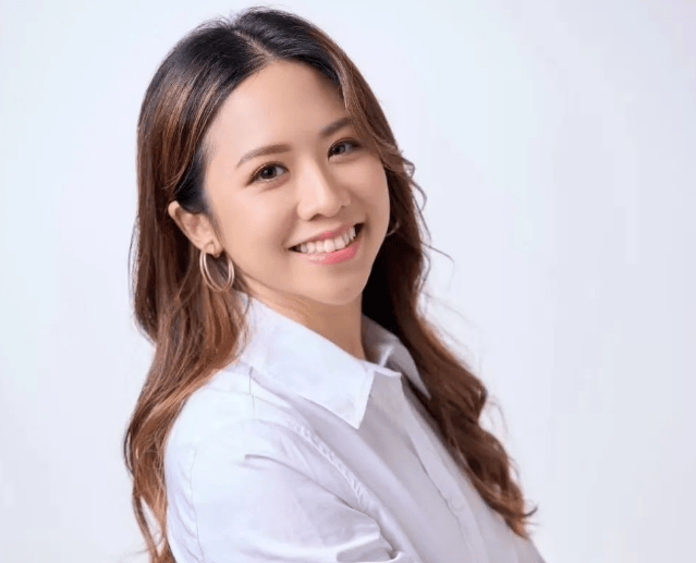 在这场关于"隐形"与"绽放"的旅程中,邵珮诗用她的坚持与努力,书写了一