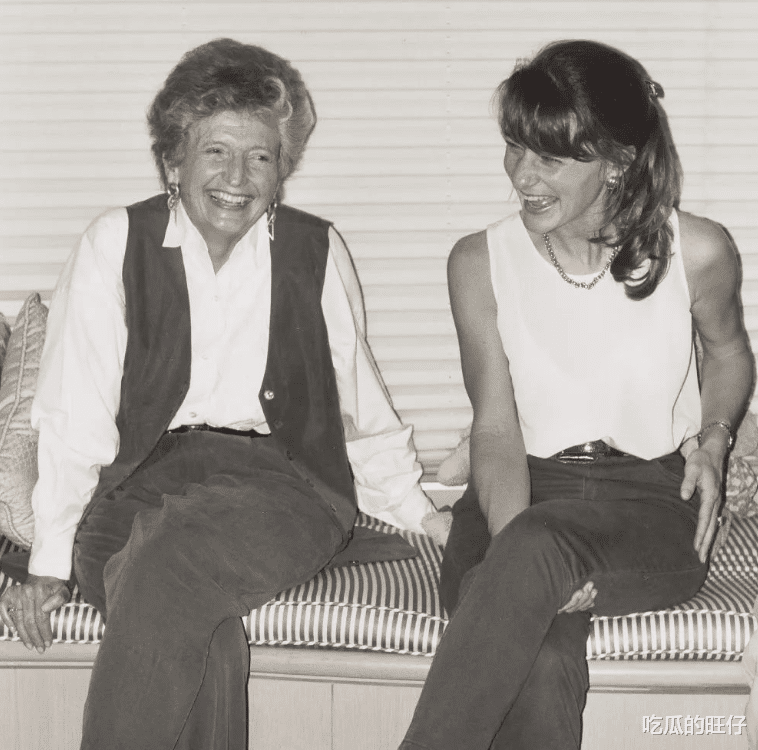 梅琳达有多屈辱?同意比尔盖茨和初恋同居,容忍他因出轨损失80亿